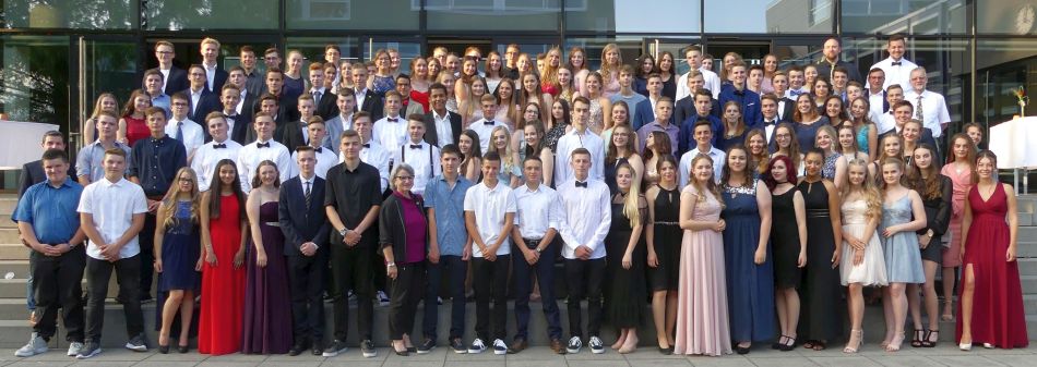 gruppenbild_aller_abschlussschueler.jpg