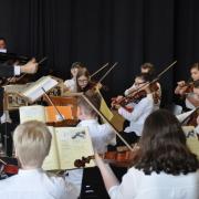 Begeisterte zur Eröffnung: Die Streicherklasse der fünften Jahrgangsstufe