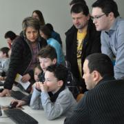 Gemeinsames Knobeln beim Mathe-Tetris