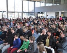 Herzlich willkommen: Die vollbesetzte Aula beim Tag der offenen Tür